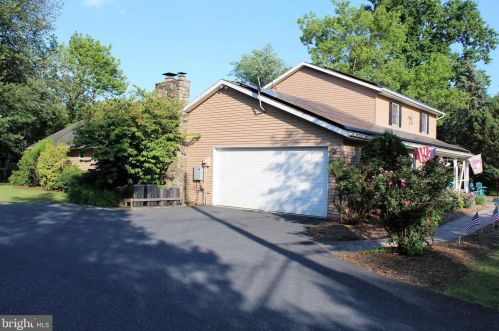813 Meadow Ln, Camp Hill, PA 17011-1546
