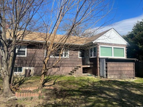 401 Howard Ave, Woodsburgh, NY 11598-2941