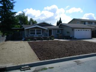 431 El Camino Paraiso, Hollister, CA 95023-4206