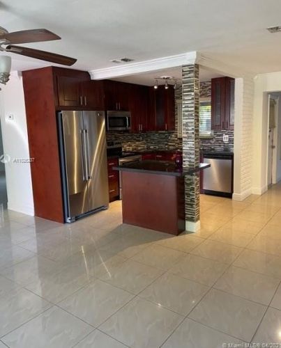 924 30th Rd, Hollywood FL  33021-5501 exterior