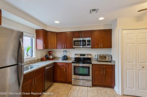 6 Tower Hl Dr, Tinton Falls NJ  07701-2473 exterior