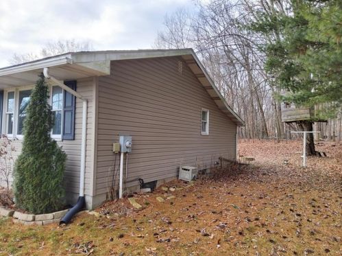 28 Glenora Dr, Grove City, PA 16127-4424