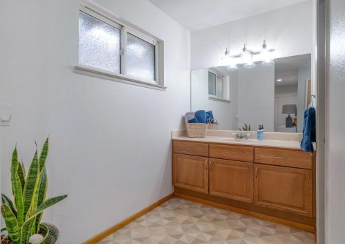 1654 Donner Way, Woodland CA  95695-5564 exterior