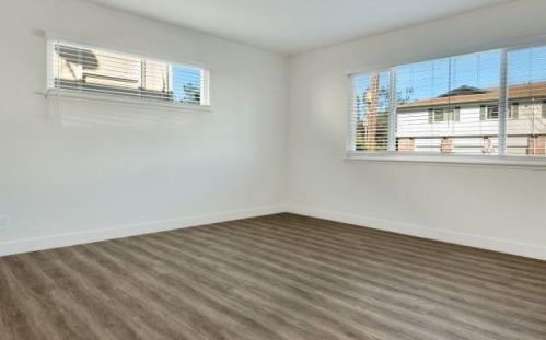 1516 Regent St, Redwood City, CA 94061-6820