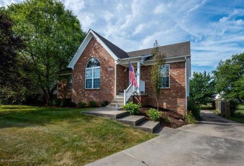 1127 Summit Dr, Shelbyville, KY 40065-9540