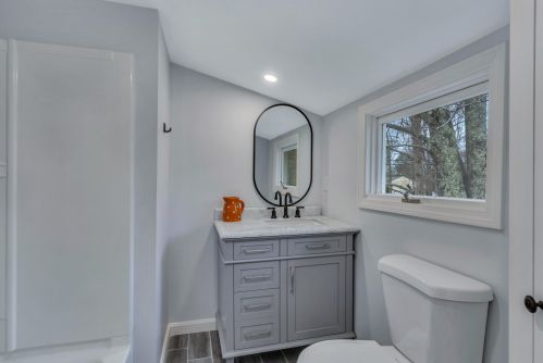 97 Main St, Mashpee MA 02649-2045 exterior