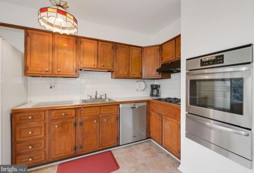608 Parry Rd, Riverton NJ  08077 exterior