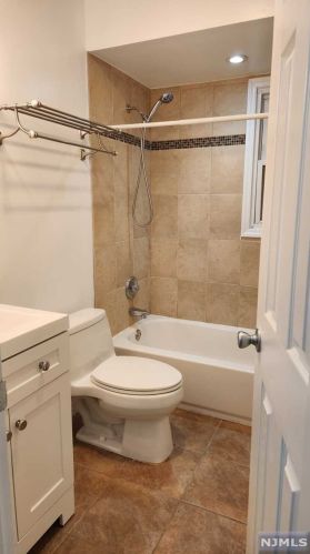 41 College Pl, Ridgefield Park NJ  07660-2203 exterior