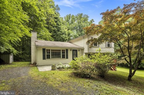 832 Leigh Mill Rd, Great Falls VA  22066-2622 exterior