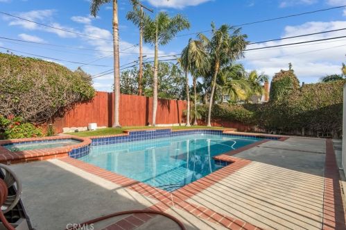 4264 Pepperwood Ave, Long Beach CA  90808-1534 exterior