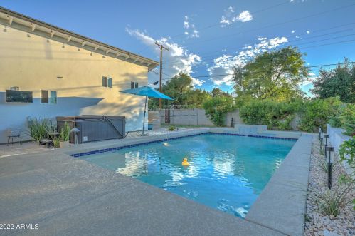 7814 11th Ave, Phoenix AZ  85021-7113 exterior