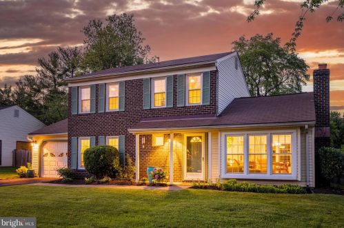 12728 Builders Rd, Herndon, VA 20170-2932