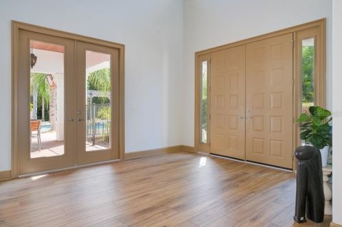 583 Lora Ln, Tarpon Springs FL 34688-9058 exterior