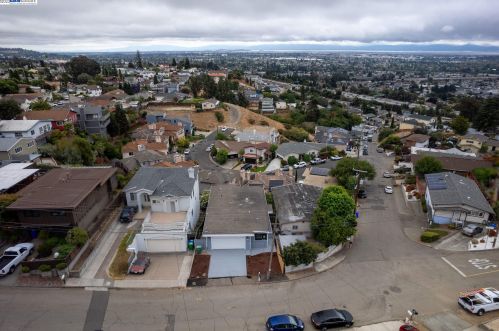 16609 Winding Blvd, San Leandro CA  94578-1248 exterior