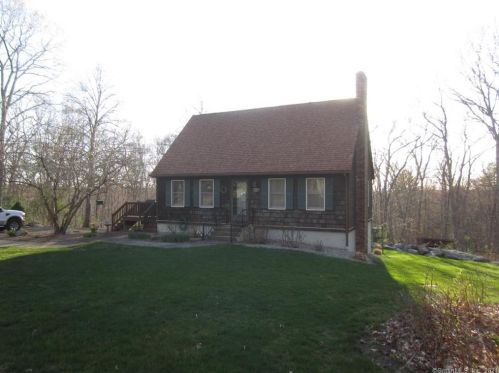 393 Squaw Rock Rd, Moosup, CT 06354-1721