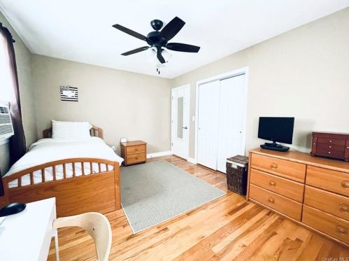 1 Parkside Dr, Airmont NY  10901-7601 exterior