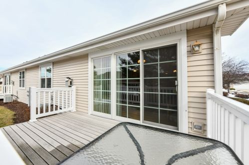 618 Park Dr, Waterford WI  53185-2890 exterior