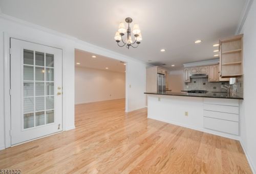 122 Riveredge Dr, Chatham Township, NJ 07928-3118