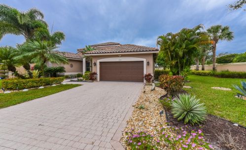 8943 Diamonte Dr, Boynton Beach, FL 33472-2557