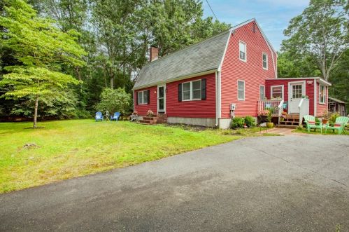 41 Oak St, Halifax, MA 02338-1018