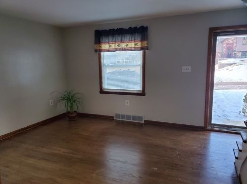 3271 Dorothy St, New Kensington, PA 15068-2703