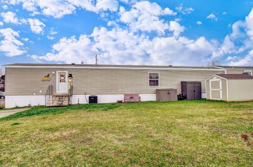 4795 Snowdrift Ln, Zanesville OH  43701-7098 exterior