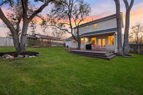 302 Deepwood Dr, Georgetown TX 78628-8305 exterior