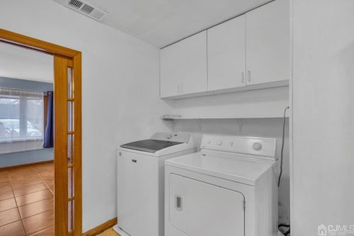 4 Charles Ter, Piscataway NJ  08854-5320 exterior