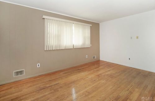 80 Star St, Iselin NJ  08830-1860 exterior