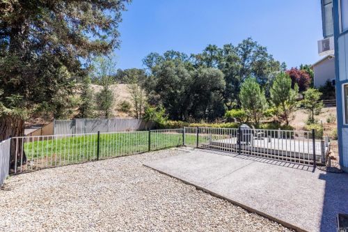 581 Tehuacan Rd, Ukiah CA  95482-4197 exterior