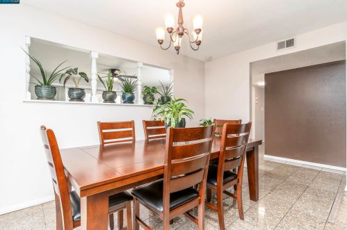 947 Tara Hills Dr, Pinole, CA 94564-2728