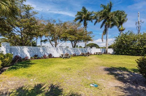 15613 Marcello Cir, Naples FL  34110-2835 exterior
