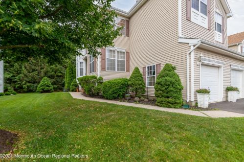 53 Cheyenne St, Tinton Falls, NJ 07712-7753