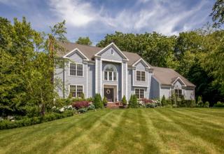 336 Bartlett Dr, Madison, CT 06443-1785