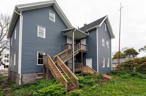 59 Johnson St, Bridgeport, CT 06604-5852