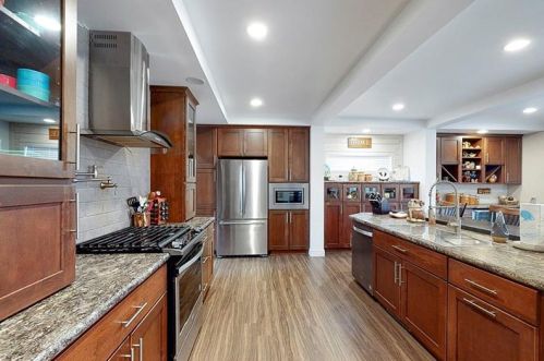 48 Rock Hollow Rd, Claysville, PA 15323-2108