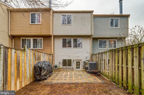 8629 Kenosha Ct, Lorton VA  22079-3045 exterior