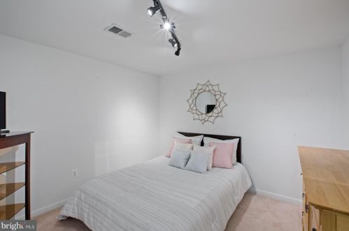 6724 Emmanuel Ct, Gainesville VA  20155-1492 exterior