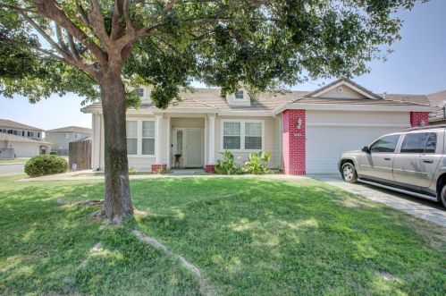 1429 Emerald Dr, Livingston CA  95334-9490 exterior