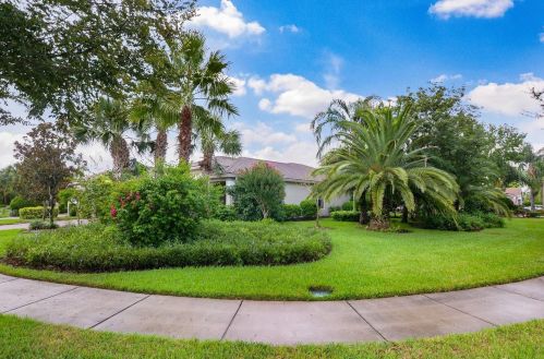 15723 Crystal Waters Dr, Wimauma, FL 33598-4018