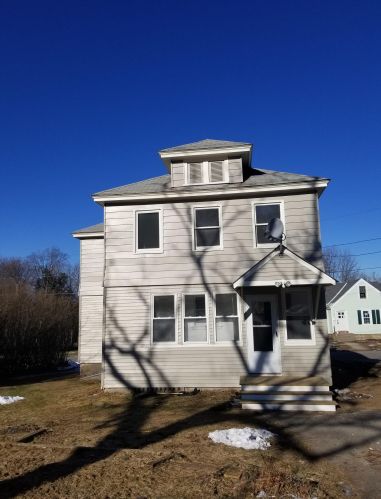 14 Hartford St, Unity, NH 03743-3216
