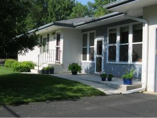 2843 Western Ave, Saint Paul, MN 55113-2372
