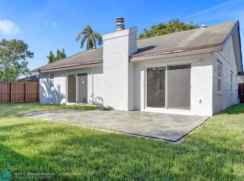212 2nd Ct, Dania Beach FL  33004-4813 exterior