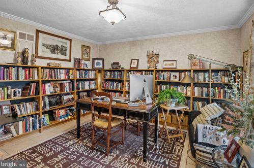 402 Ramsey Rd, Yardley PA 19067-4642 exterior