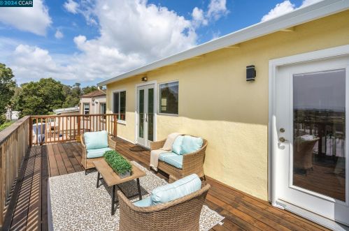 6101 Laird Ave, Oakland CA  94605-1740 exterior