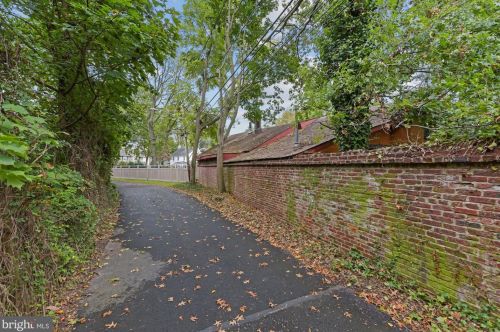 207 Thomas Ave, Riverton NJ 08077-1039 exterior