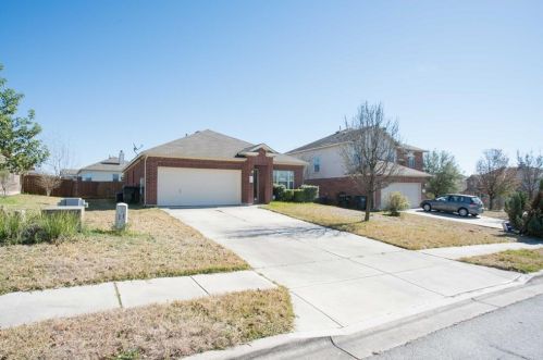 104 Maplewood, Uhland, TX 78640-5276