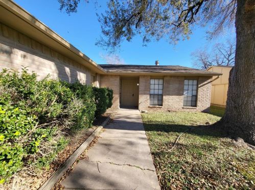 526 Jeff Davis Dr, Richmond TX  77469-5702 exterior