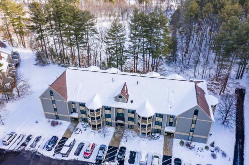 11 Bartemus Trl, Nashua NH 03063-7617 exterior