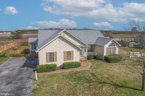 104 Matthews Cir, Slaughter Beach, DE 19963-2121